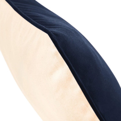 Cushion cover with piped edge